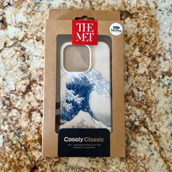 THE MET + CASELY | Limited Edition The Great Wave Case for iPhone 14 Pro - Picture 6 of 6